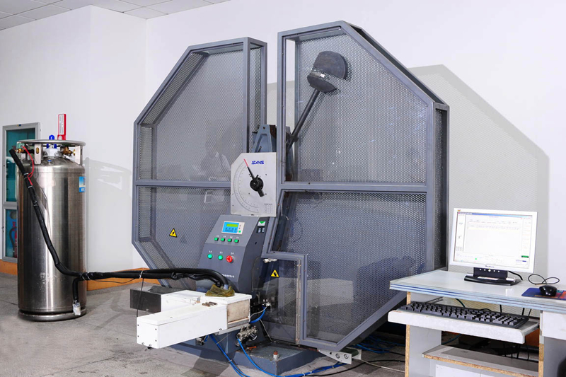 MACCHINA PER PROVE D'IMPATTO